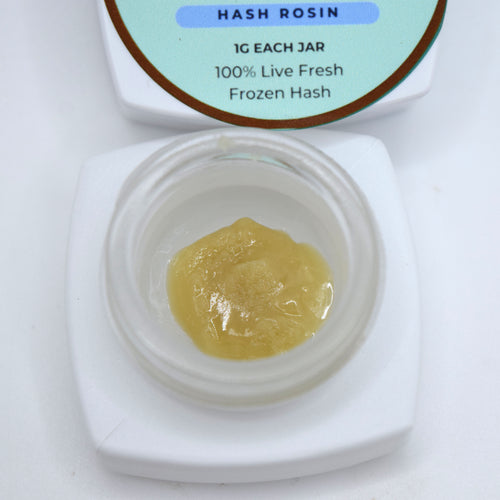 Alien OG S-Tier fresh frozen hash rosin featuring creamy off-white cold cure with a glossy terpene-rich finish and classic OG profile.